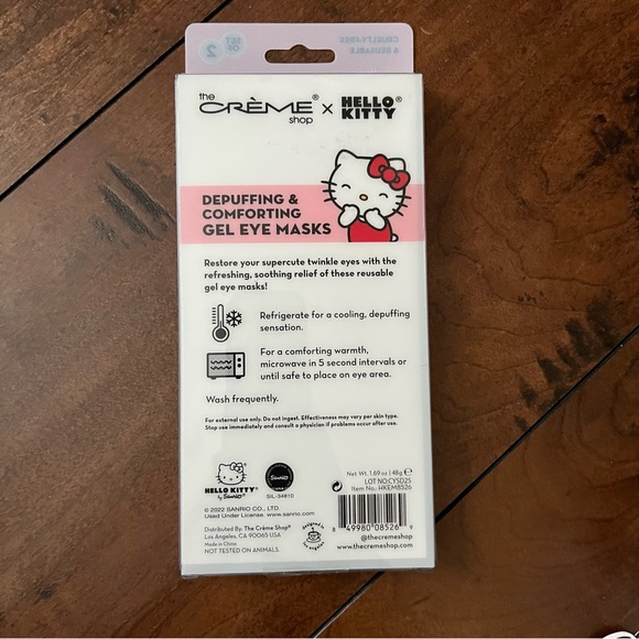The crème shop x Hello Kitty cosmetics bag and eye gel eye masks - Picture 3 of 14